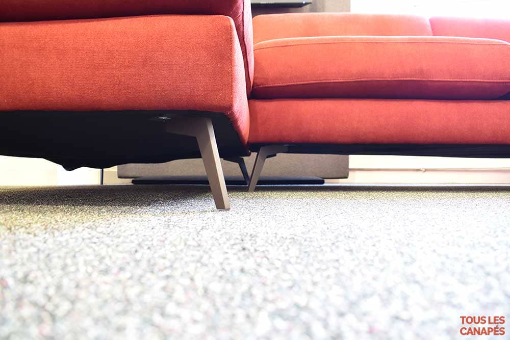 canape-trend-2-pieds-fer-marque-mecazza-touslescanapes.com Canapé Trend 2 pieds en fer - Touslescanapes.com