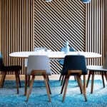 Quelle chaise associer avec une table en bois ? 7 conseils à appliquer