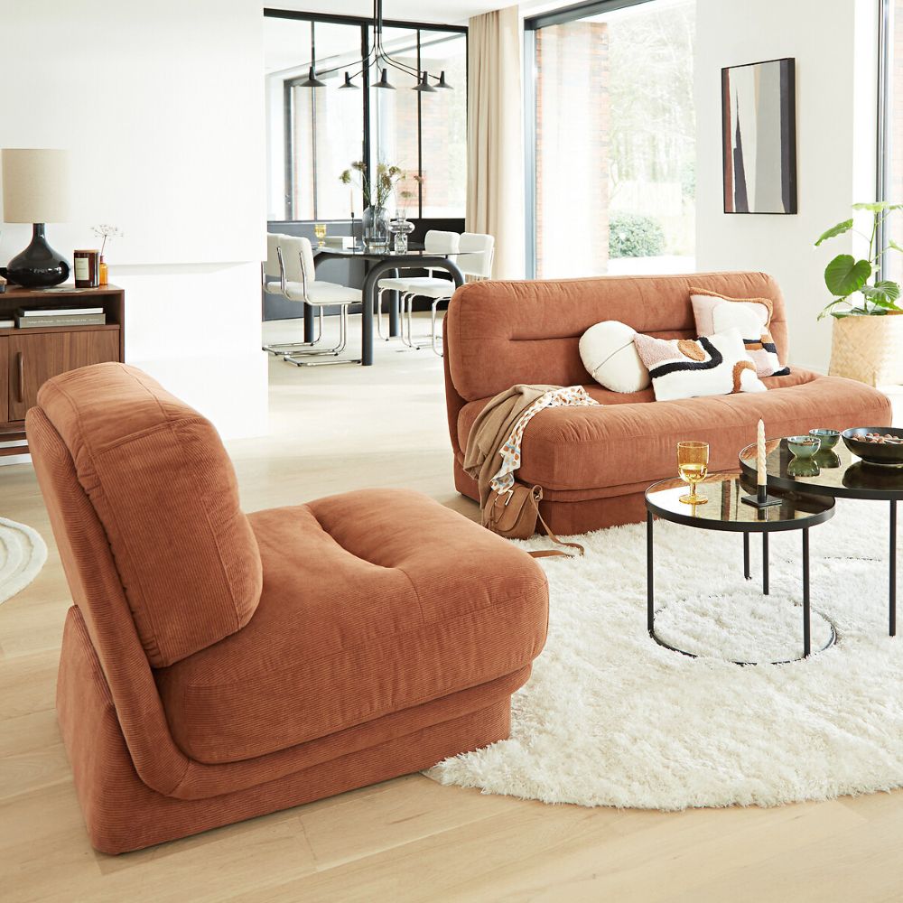 canape-jonas-la-redoute-touslescanapes (3) Canapé et fauteuil Jonas La Redoute dans un salon doux et chaleureux