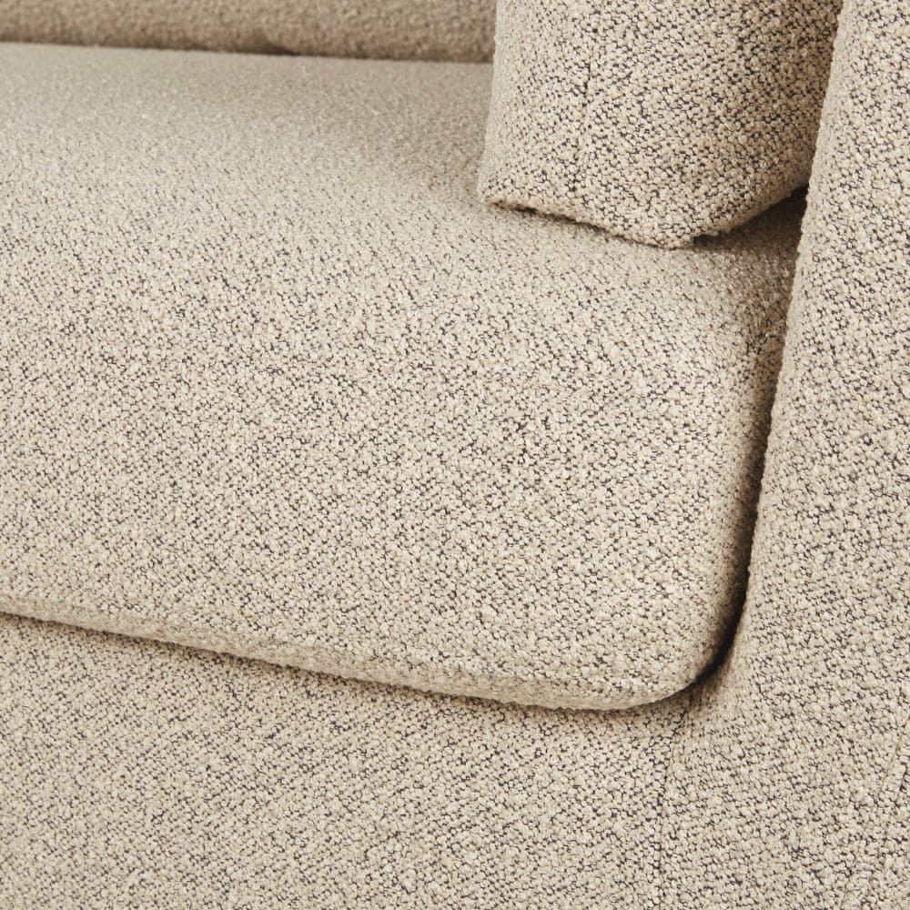 canape-prague-maisons-du-monde-touslescanapes (8) Assise confortable en tissu du canapé Prague Maisons du Monde beige