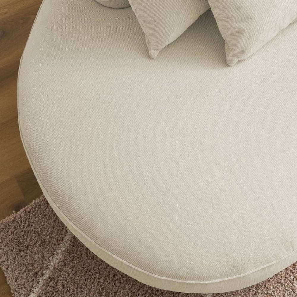Assise arrondie et confortable du canapé Saint-Germain beige de Bobochic