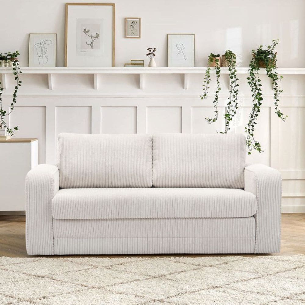 Canapé Come Bobochic en beige et velours dans salon cosy