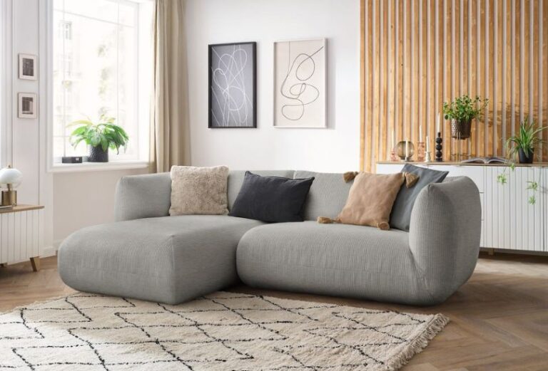 Canapé Lecomte Bobochic d'angle en gris dans une grand salon scandinave
