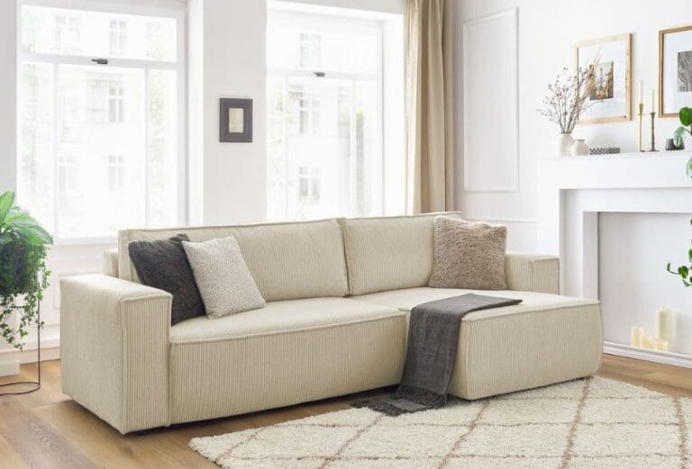 Canapé Nihad Bobochic d'angle en velours côtelé dans salon moderne