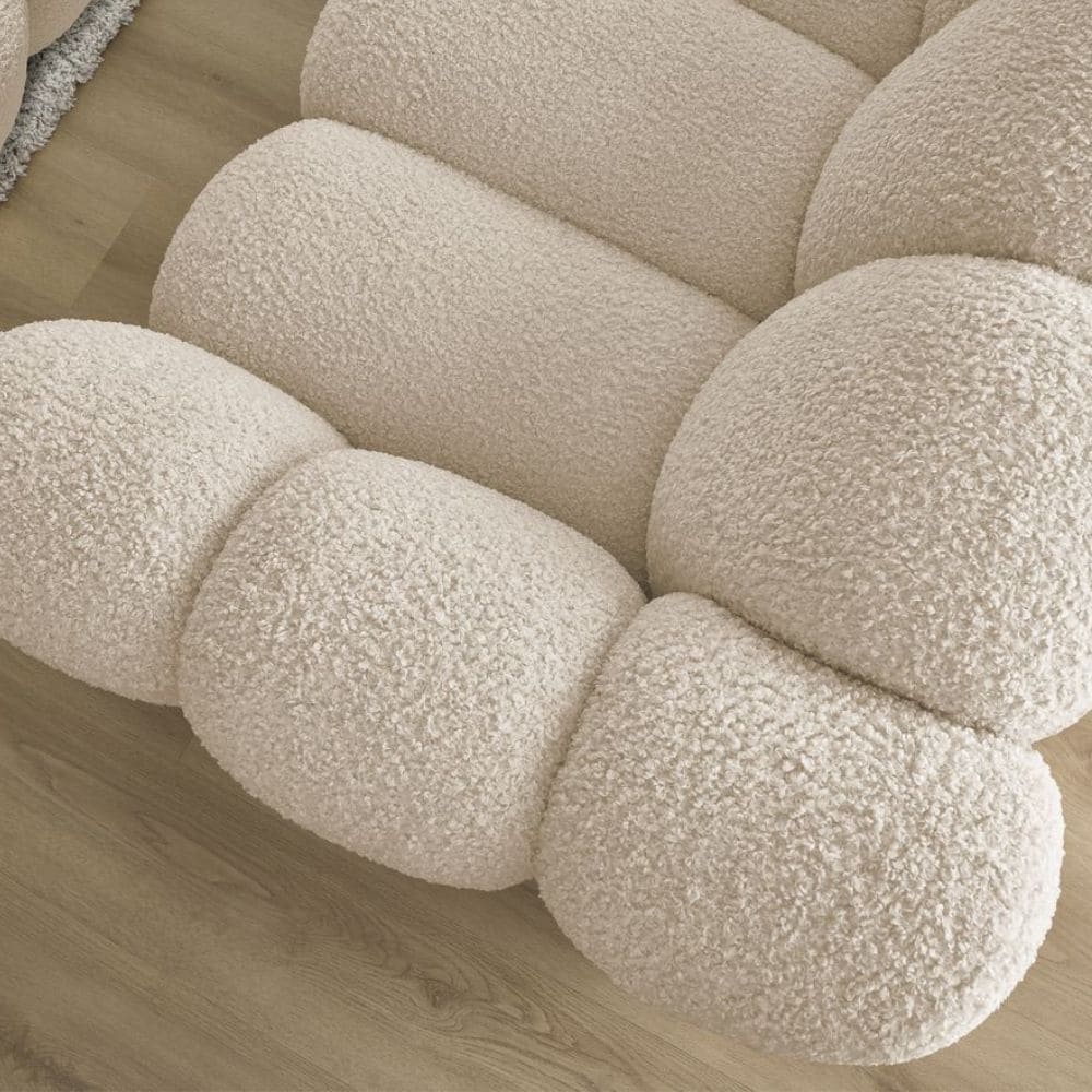 Vue de l'accoudoir et du dossier du canapé Hippolyte de Bobochic