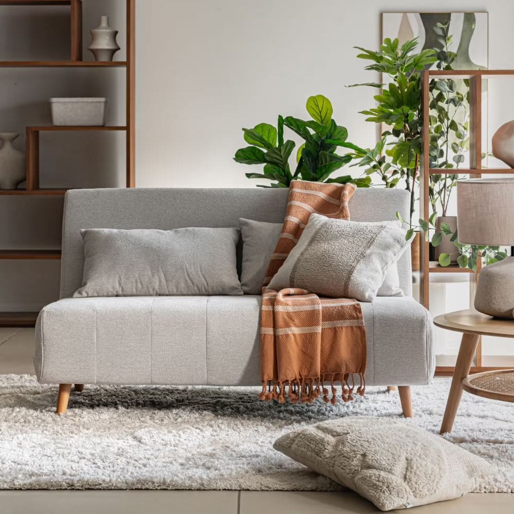 Canapé Noli Alinea 2 places dans beau salon avec tapis 