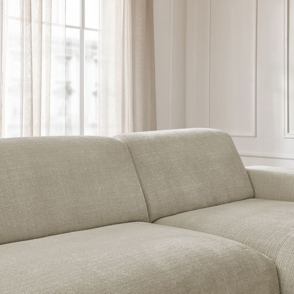 Canapé Sirius Bobochic en beige dans salon bien avec lumière naturelle - Touslescanapes