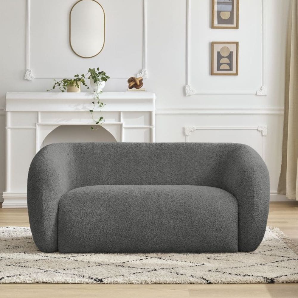 Canapé Céline arrondi de Bobochic dans beau salon chaleureux 