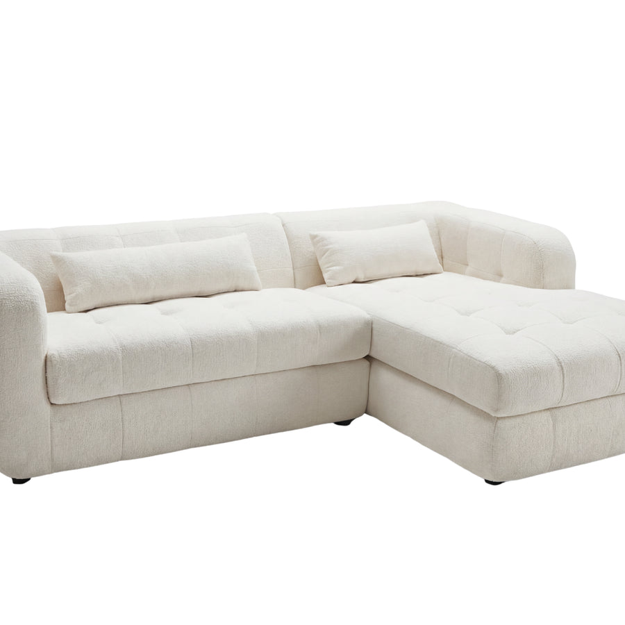 Canapé Arlette d'angle en tissu beige clair, détouré sur fond blanc, vue de face.