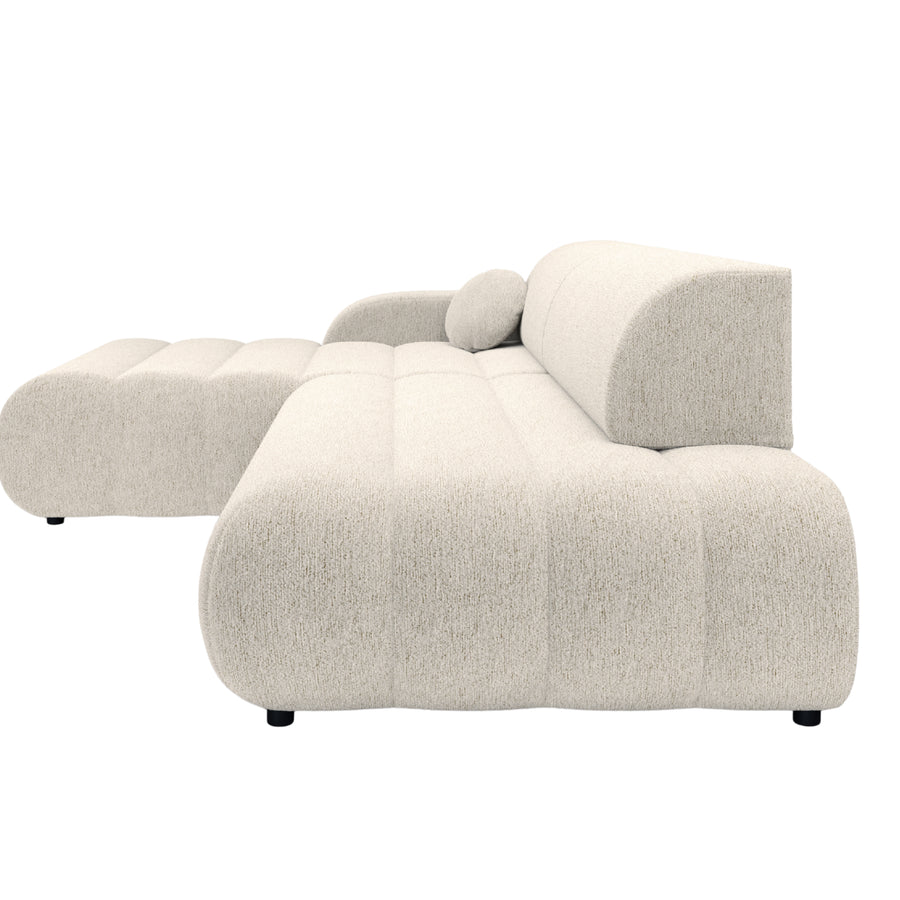 Canapé Bordilla d angle beige vu de face montrant les volumes et coussins arrière