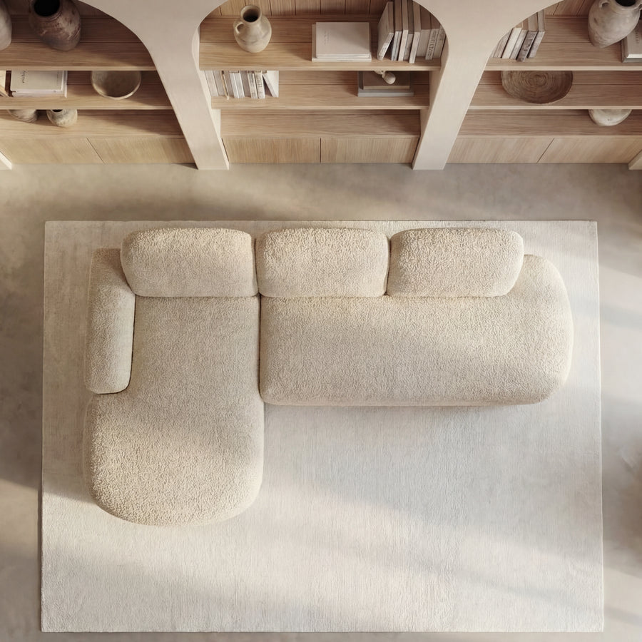 Vue aérienne du canapé Colin beige avec étagères arrière en bois naturel