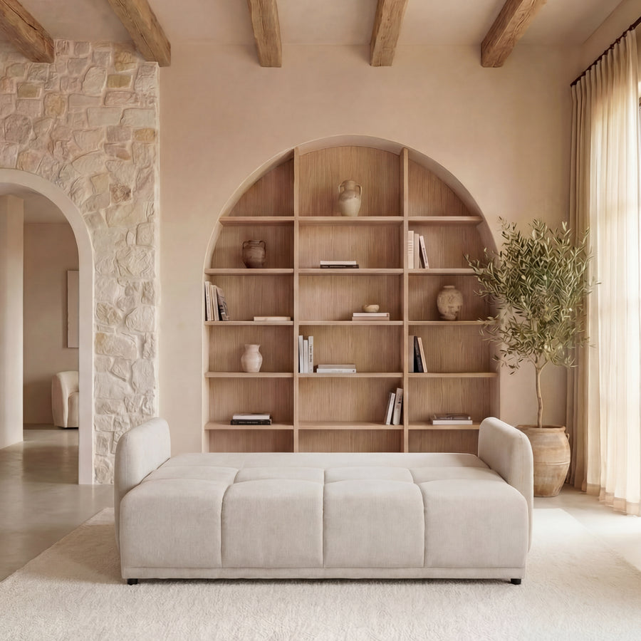 Canapé Dana convertible beige en tissu, en position fermée, côté chambre.