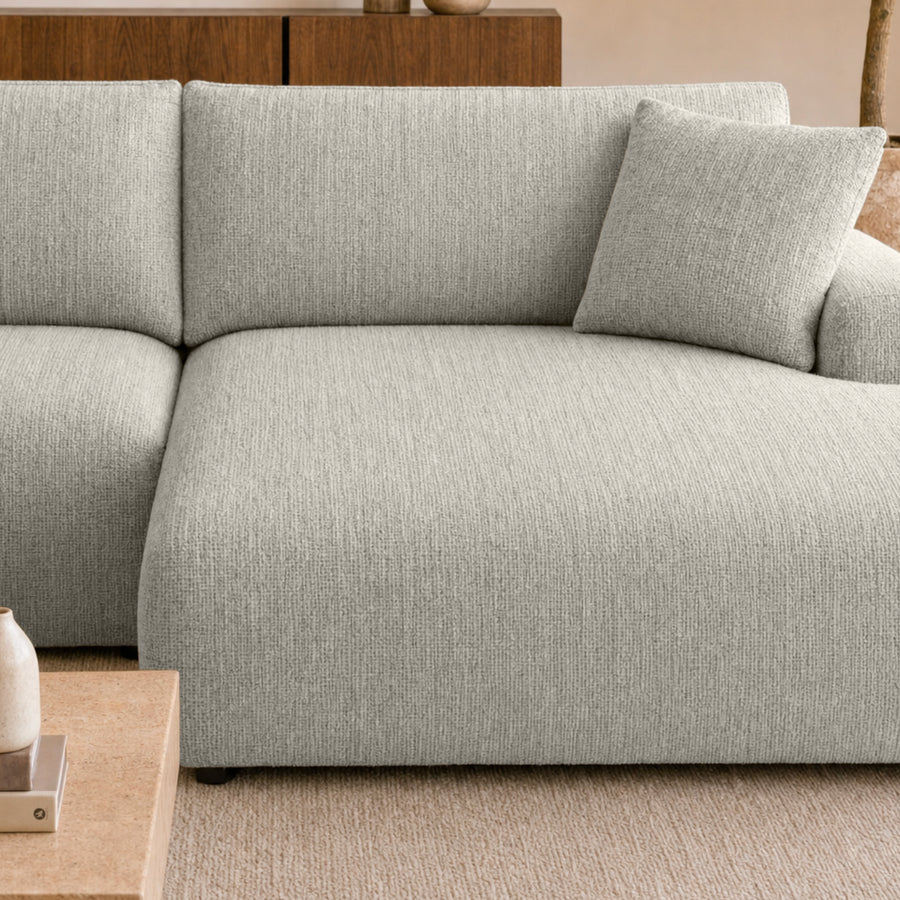 Canapé Elias angle beige, profil droit montrant les coussins et l'assise généreuse