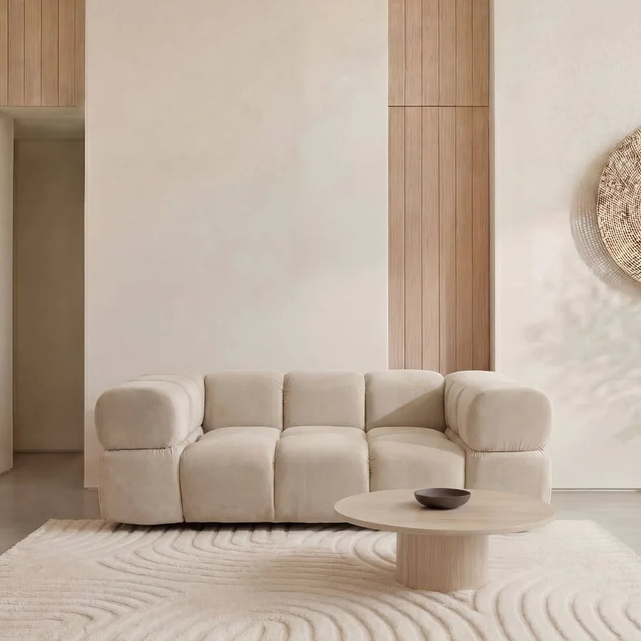 Canapé Gustave angle en beige dans salon blanc avec portes et plantes décoratives