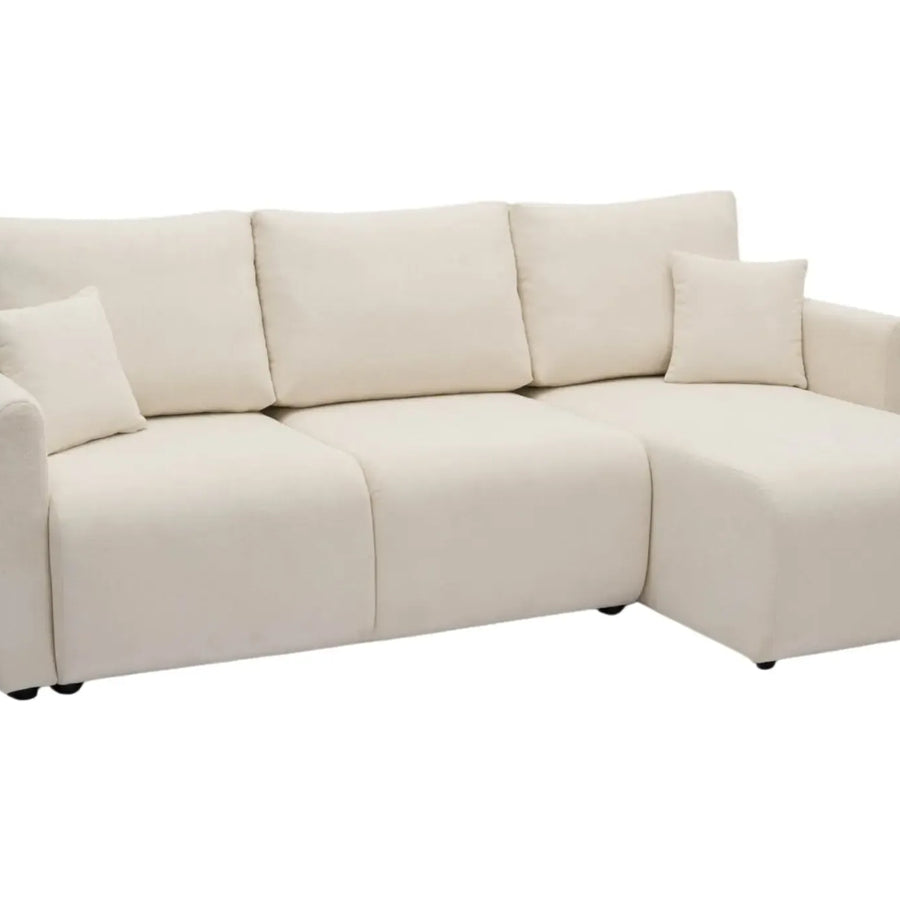 Canapé Hera d'angle en tissu beige vu de face, méridienne à droite.