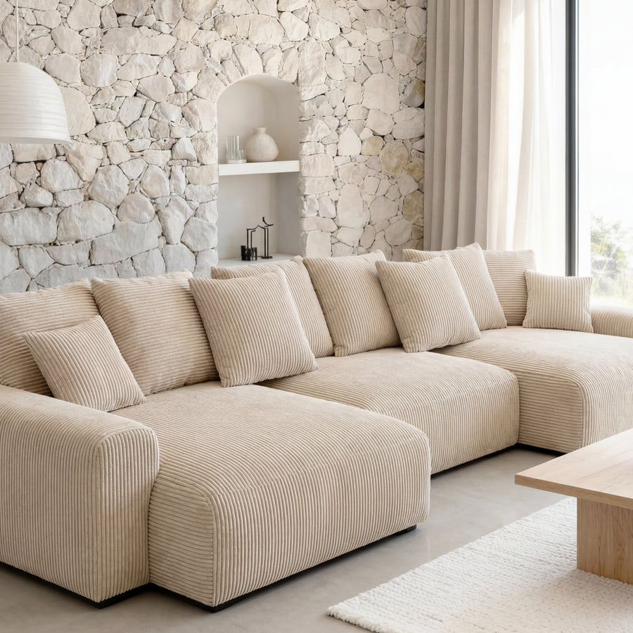 Canapé Oli beige tissu côtelé, méridienne gauche, table bois naturel, salon moderne