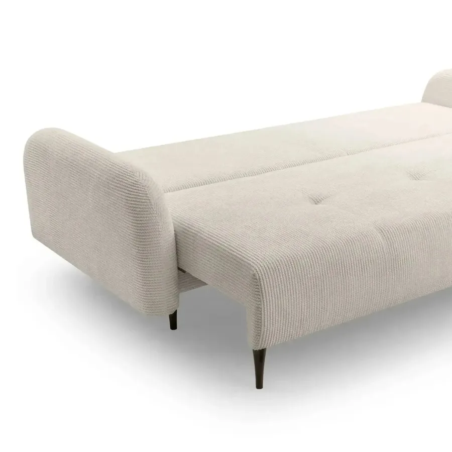 Canapé Roxane blanc cassé dépliable en lit avec couchage en position ouverte.