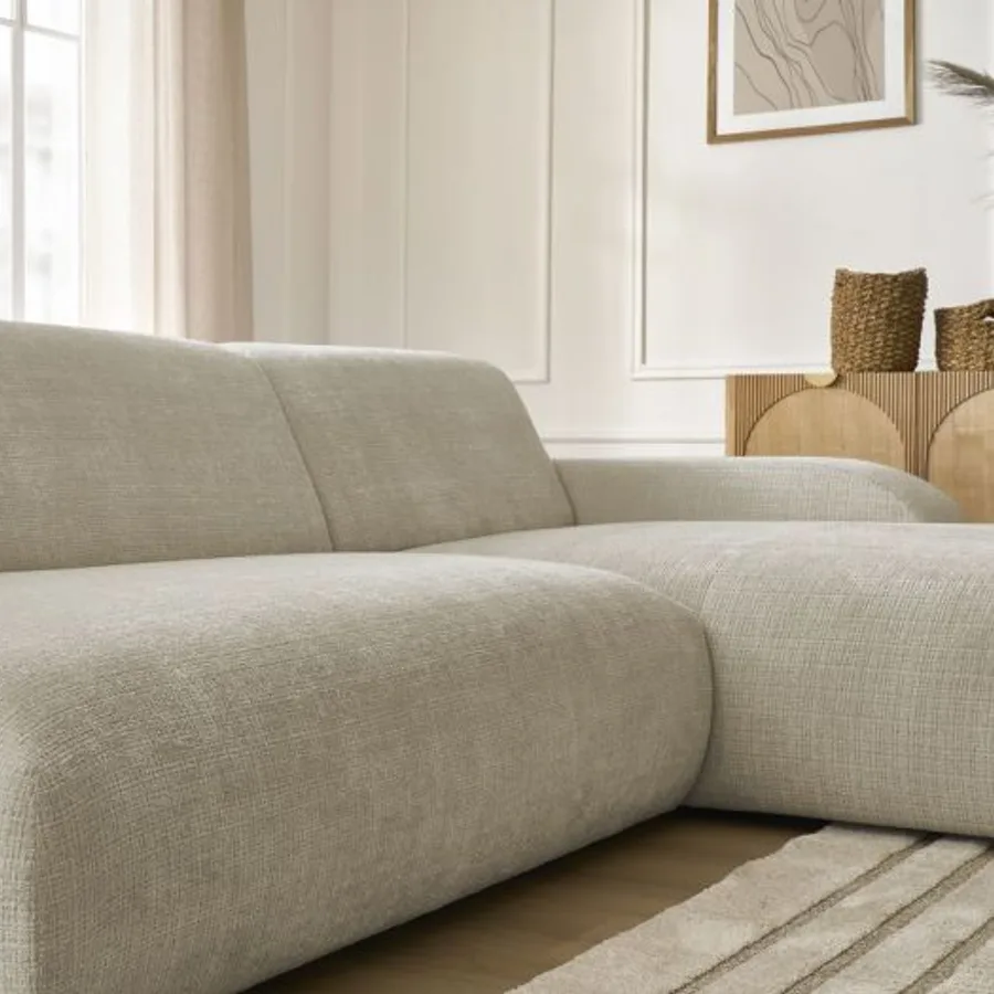Canapé Sirius modulable beige clair vu de face, modules arrondis, coussins distincts visibles
