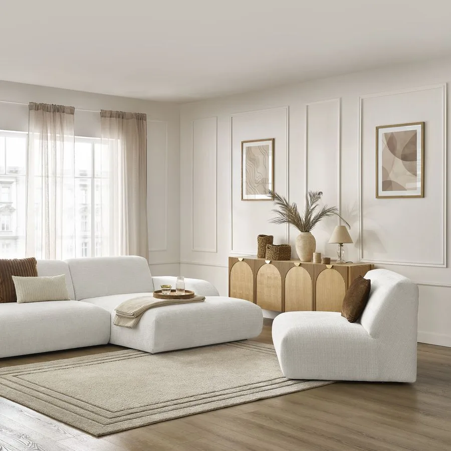 Canapé Sirius modulable en tissu beige clair dans salon blanc, vue d'ensemble complète